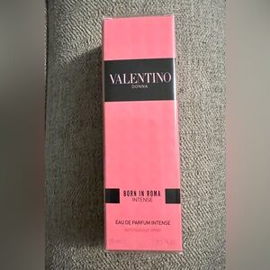 Valentino Donna Born in Roma Intense  - Vibrant Pink